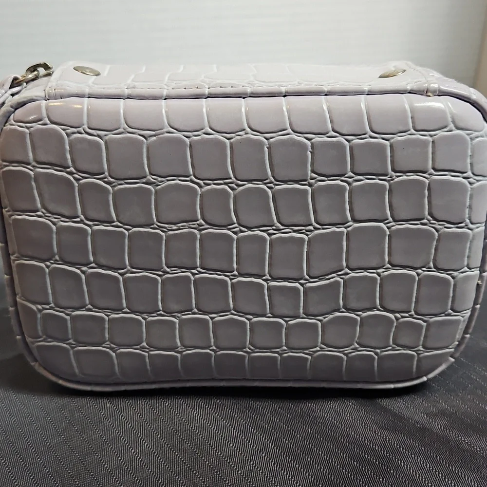 TRISH MCEvoy MAKE-UP CASE IN LAVANDER